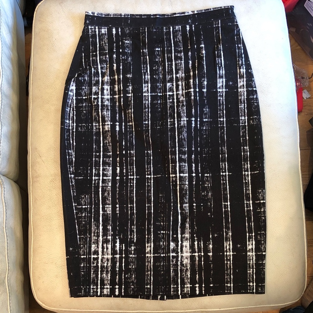 Banana Republic black/white pencil midi skirt
